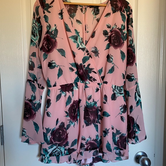 FOREVER 21 - Picture 1 of 5